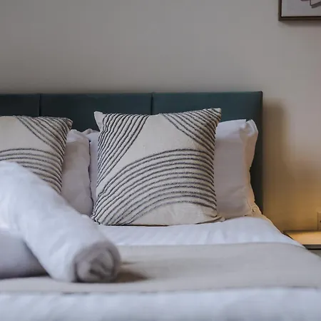 Onslow House - Air Host & Stay - 5 Bed, Sleeps 14-3